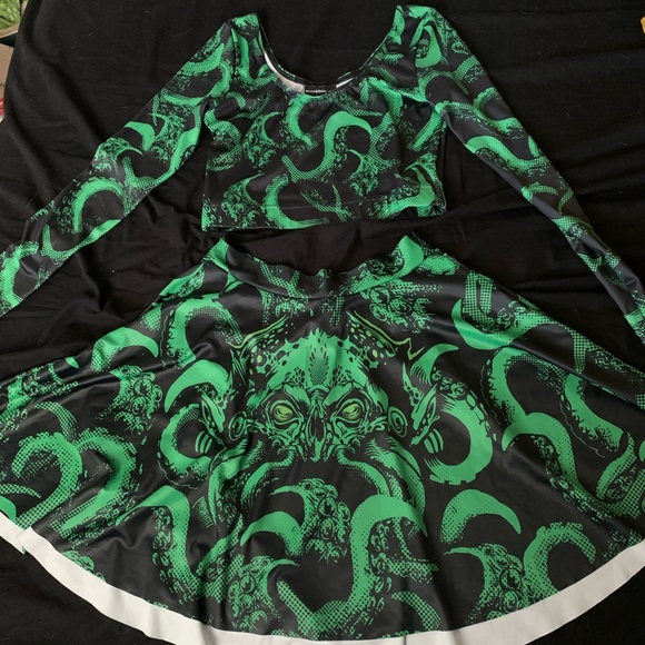 *SOLD* Blackmilk Cthulhu Top - Picture 2 of 5